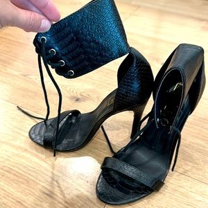 Stiletto heel with ankle straps black